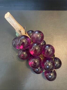 Vintage Lucite Grapes Purple 16 Large Grapes